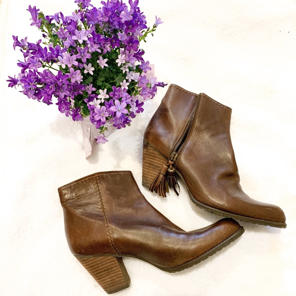 Stuart Weitzman brown heeled booties